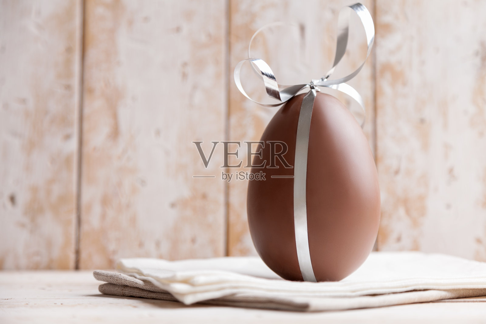 美味的巧克力复活节彩蛋照片摄影图片
