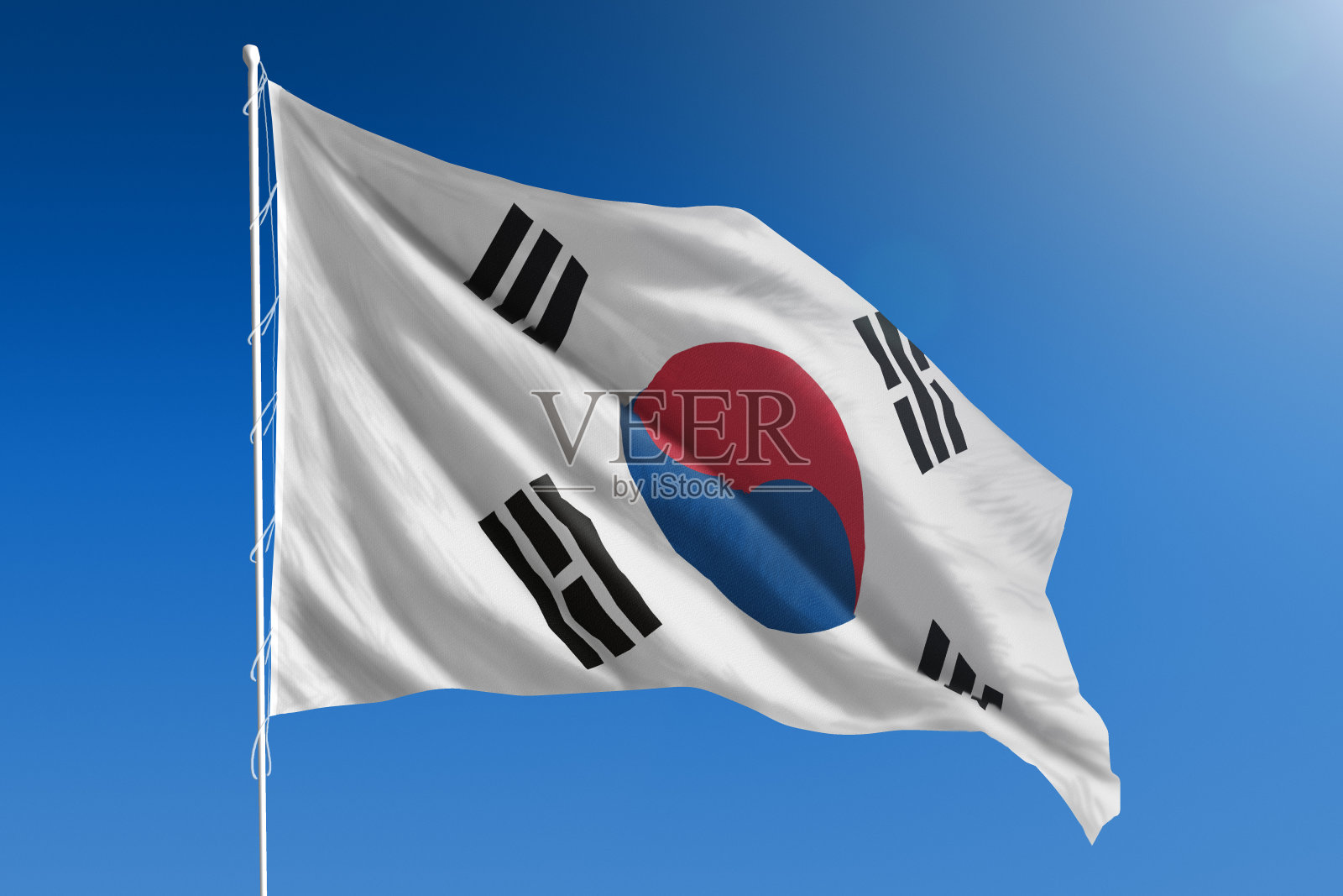 晴朗的蓝天上悬挂着韩国国旗照片摄影图片