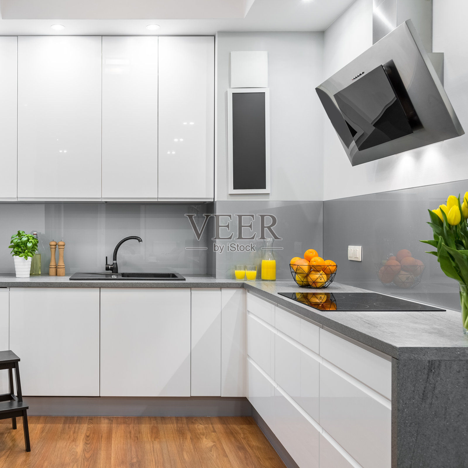 现代风格的白色厨房照片摄影图片