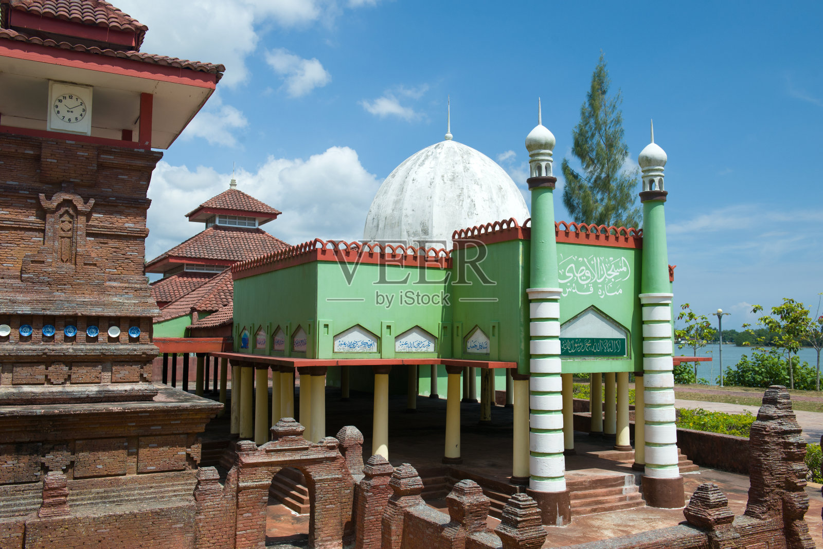 Kudus minar，印尼爪哇中部的清真寺照片摄影图片