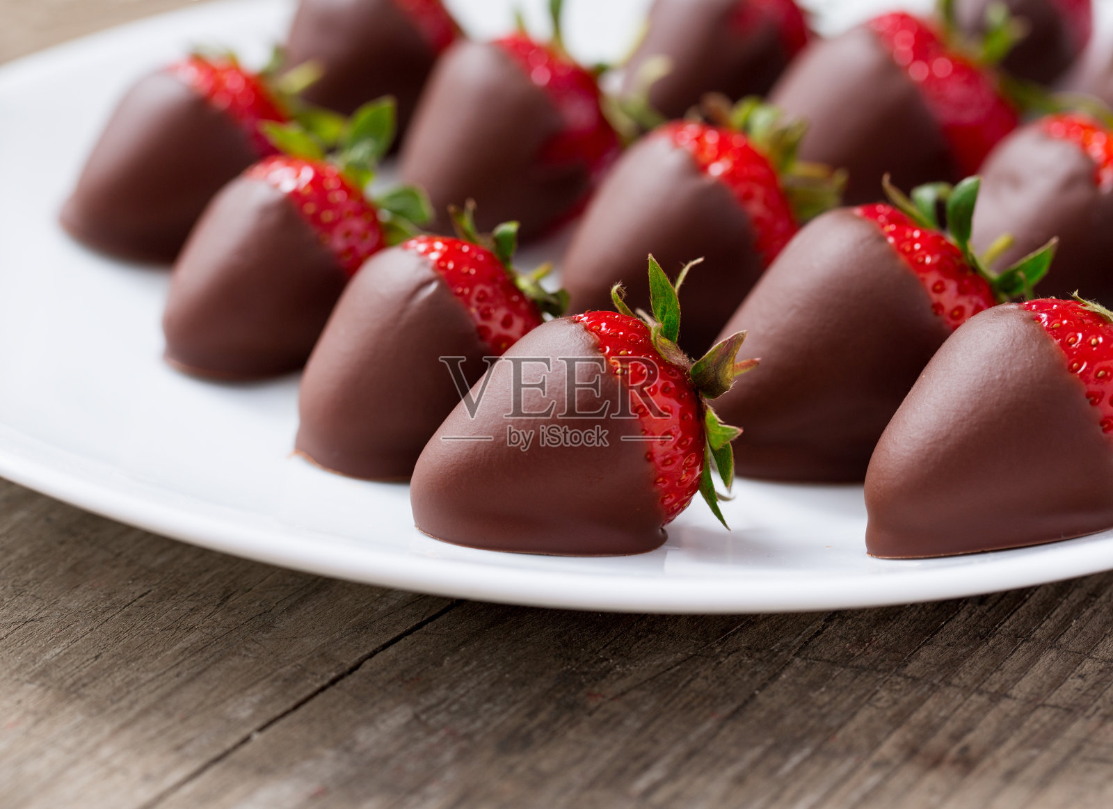 自制草莓蘸巧克力照片摄影图片