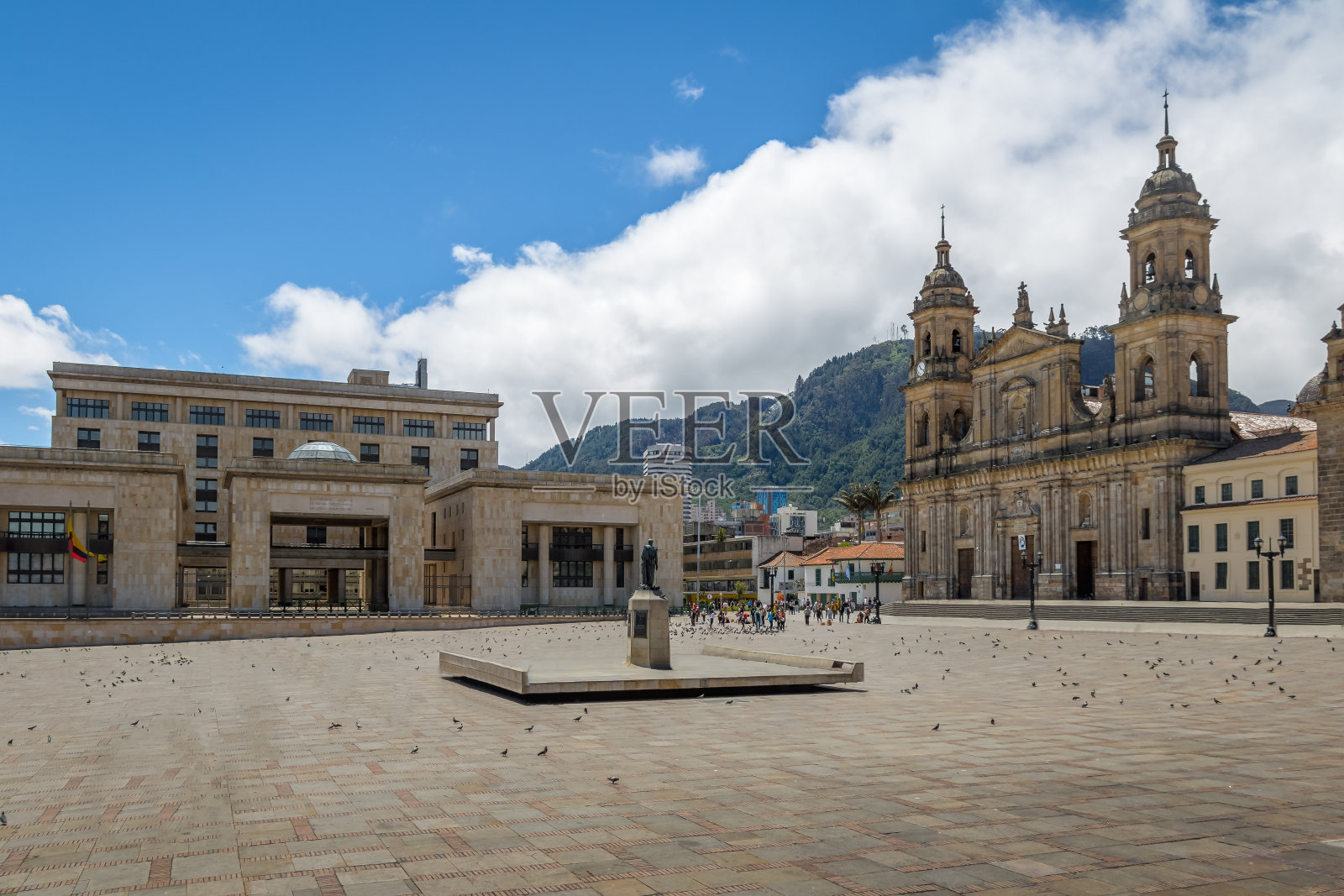 玻利瓦尔广场大教堂和哥伦比亚司法宫-波哥大，哥伦比亚照片摄影图片