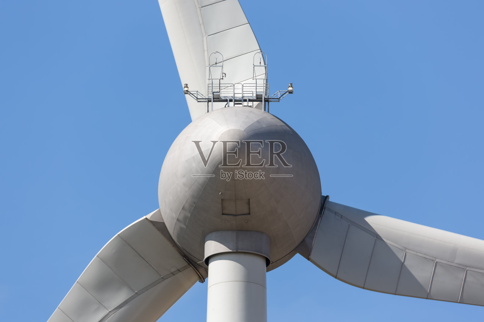 荷兰大型风力涡轮机的后视图照片摄影图片