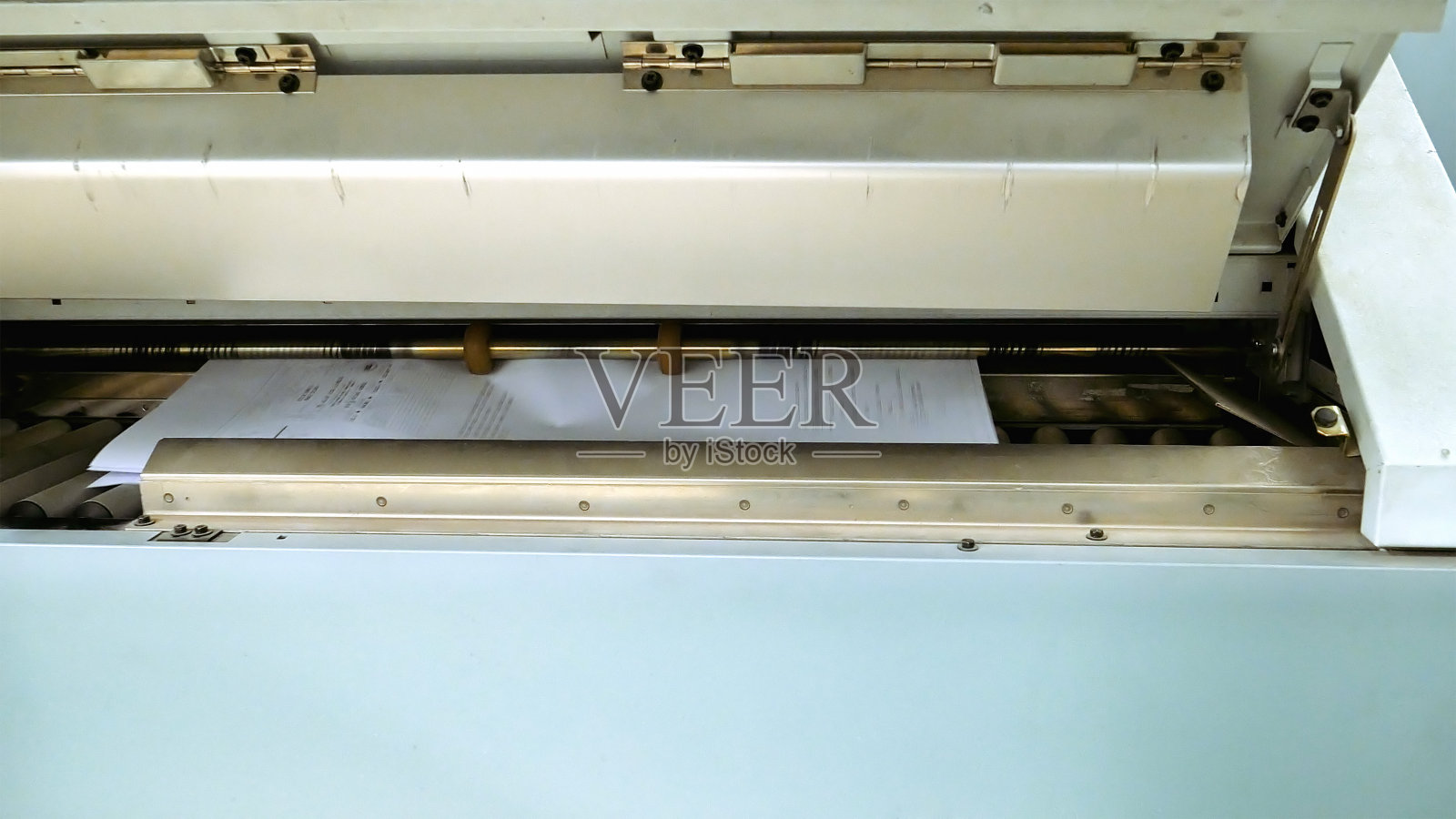 大尺寸图纸印刷折页机照片摄影图片