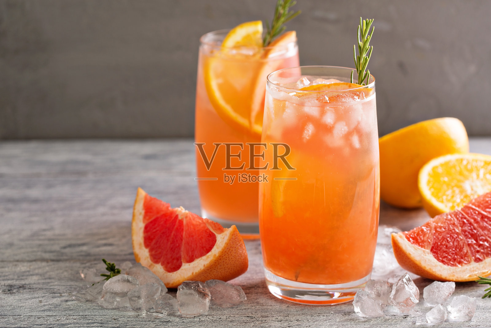 柑橘鸡尾酒，柚子和橙子照片摄影图片