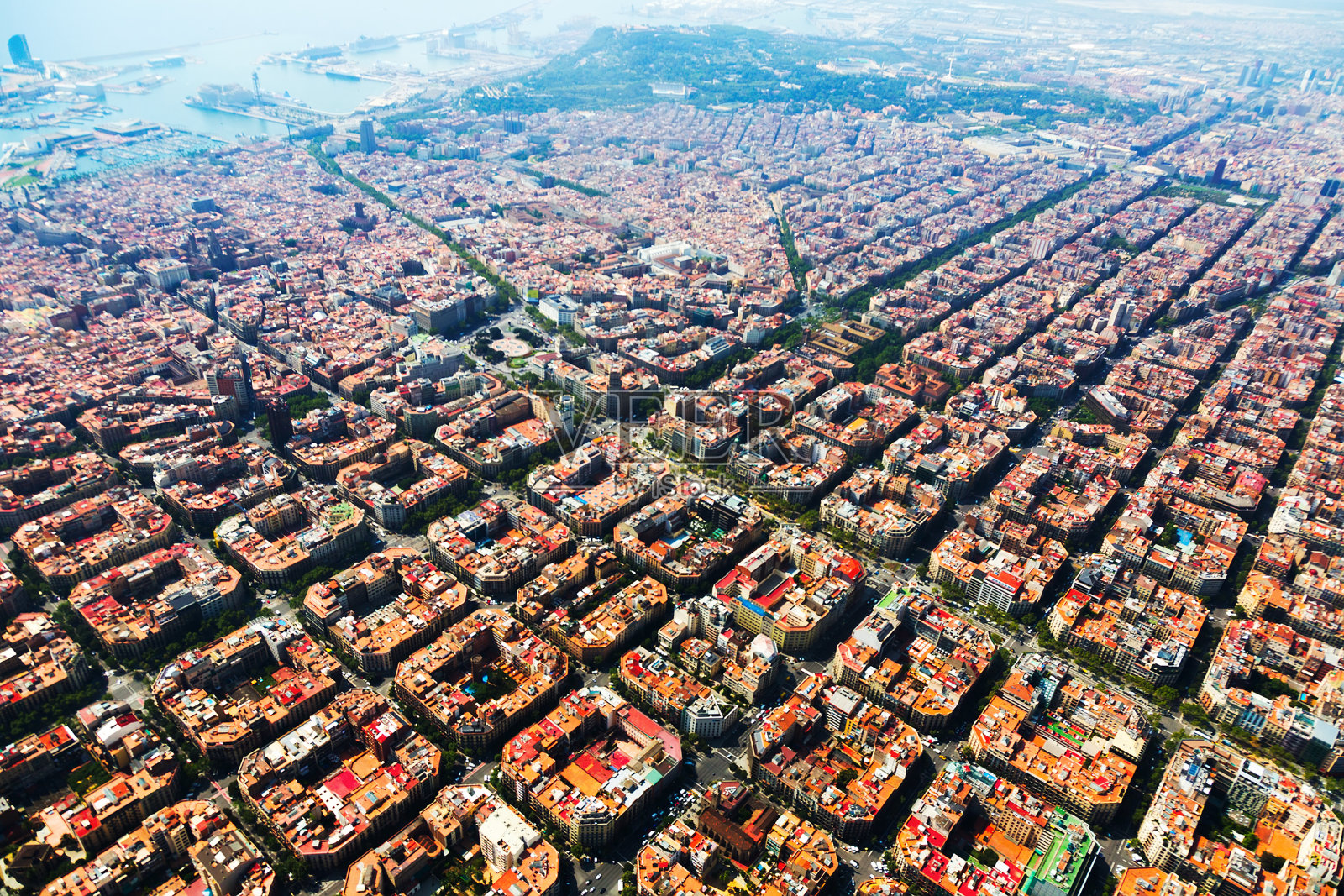 从直升机上鸟瞰巴塞罗那城市景观照片摄影图片