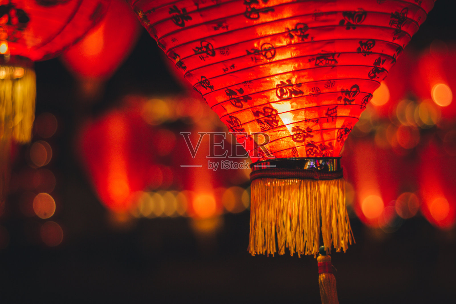 春节期间的中国灯笼照片摄影图片