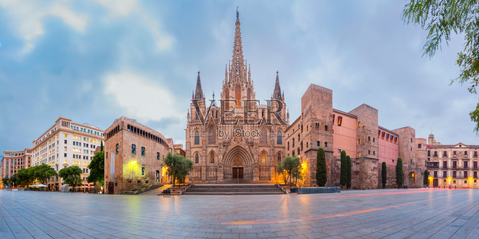 清晨的巴塞罗那大教堂，西班牙照片摄影图片
