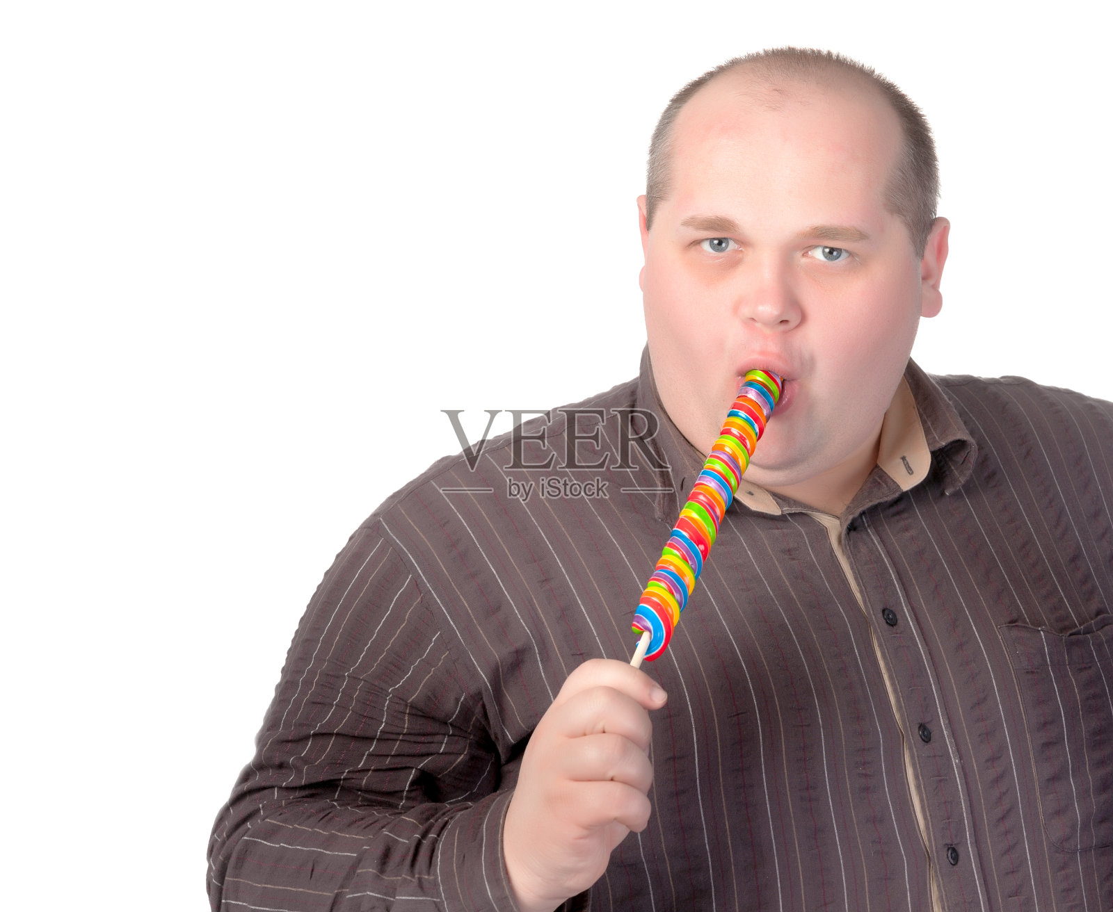 胖子在享受棒棒糖照片摄影图片