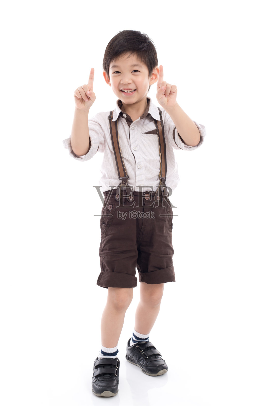 可爱的亚洲孩子展示买一送一的手势照片摄影图片