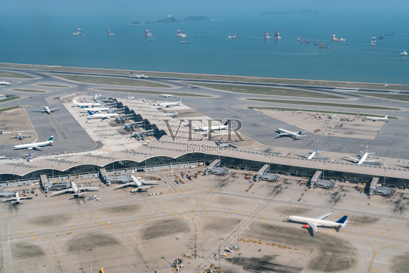 香港国际机场有停机坪照片摄影图片
