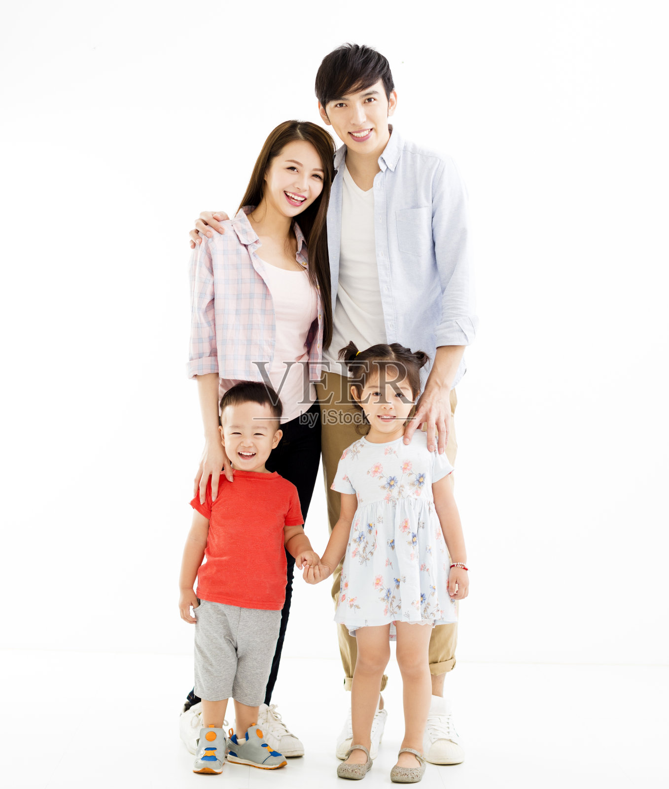 亚洲家庭的肖像孤立在白色照片摄影图片