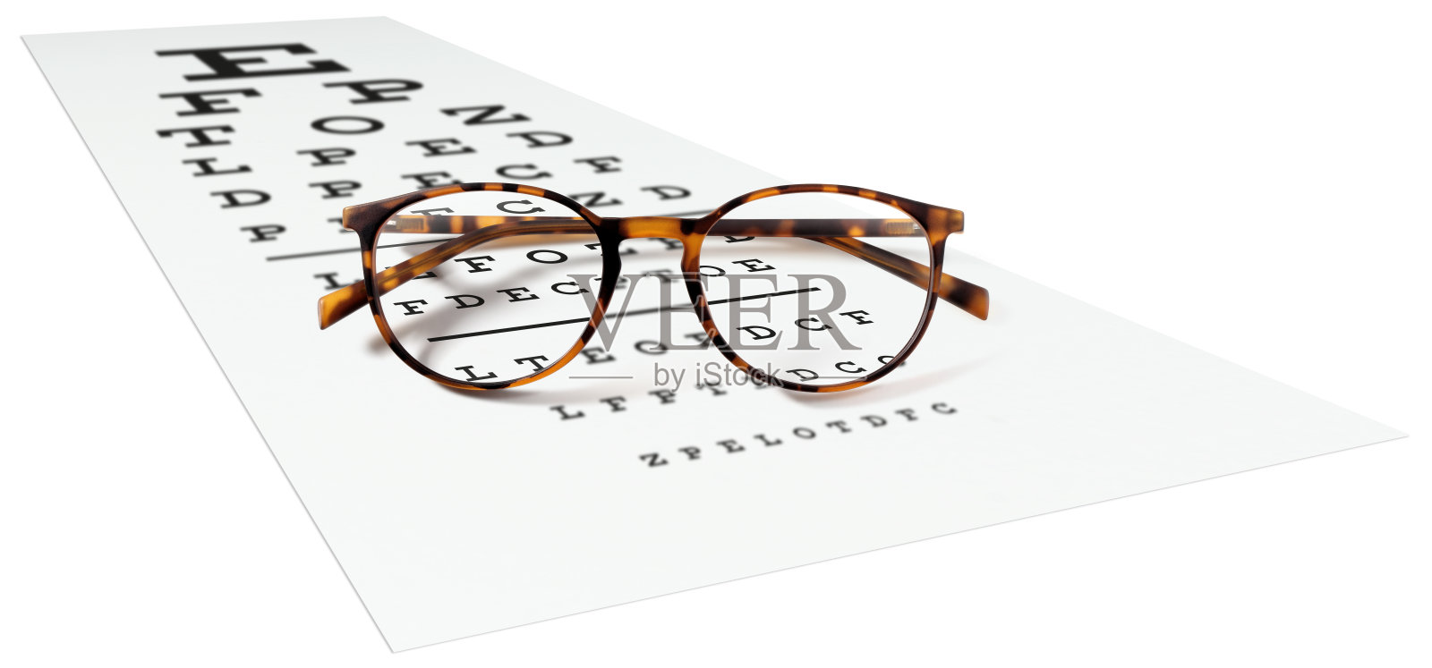 视力测试表上的斑点眼镜孤立在白色上。眼睛检查眼科概念照片摄影图片