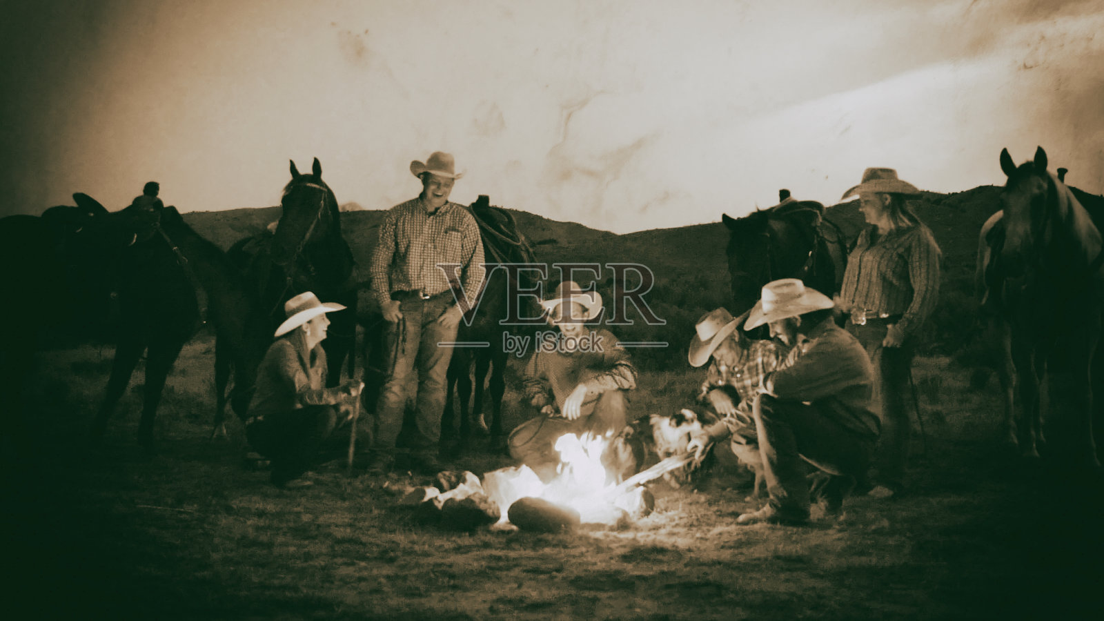 牛仔篝火照片摄影图片