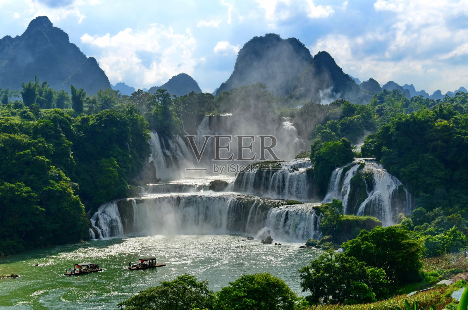 德天瀑布位于中国广西照片摄影图片