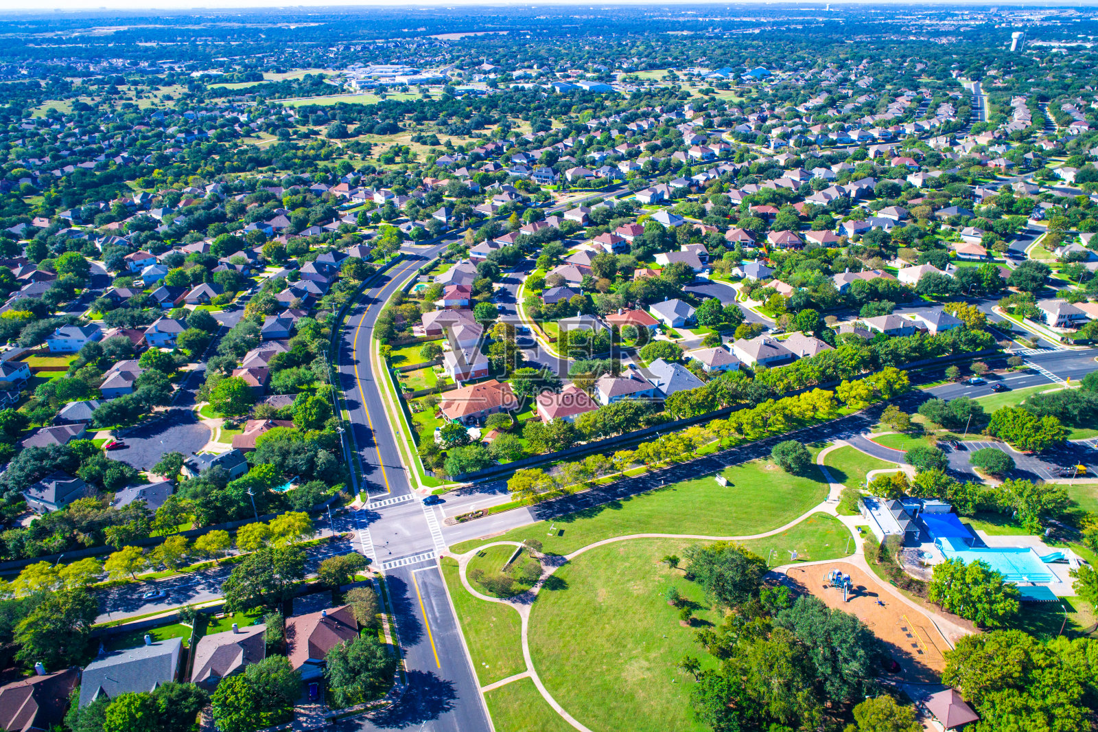 圆形岩石，美国德克萨斯州，无人机俯瞰郊区社区在公园住宅照片摄影图片