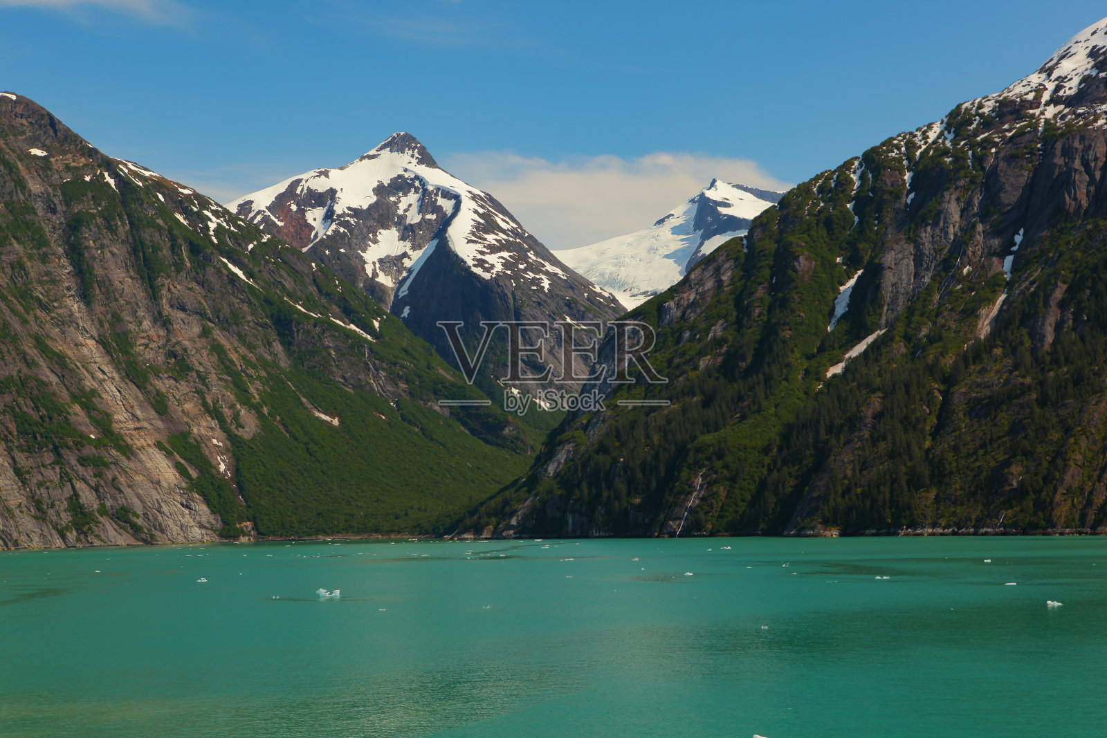 冰川覆盖的山峰照片摄影图片