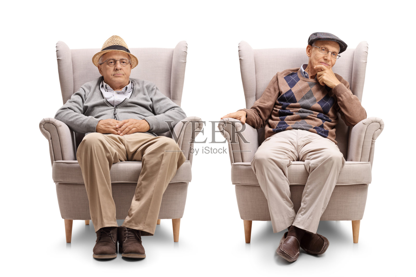 两个老人坐在扶手椅上照片摄影图片