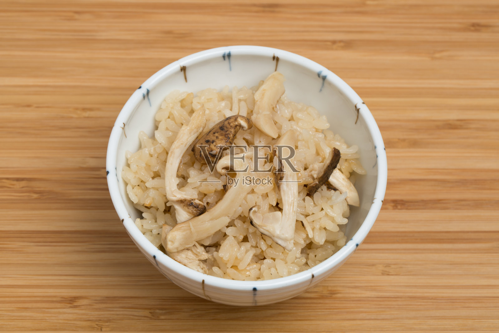 日本松茸蘑菇饭照片摄影图片