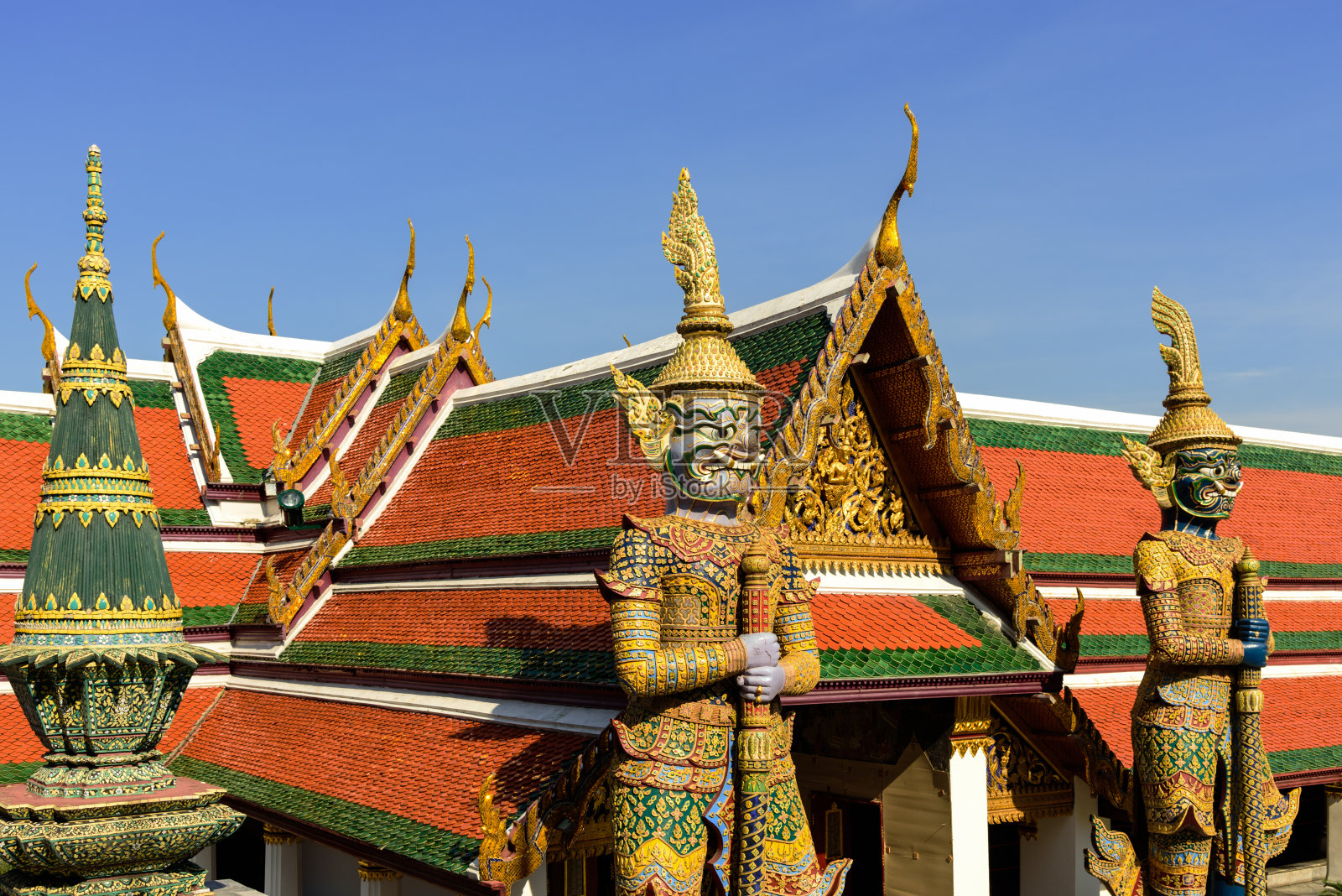 泰式翡翠佛寺巨型雕像照片摄影图片