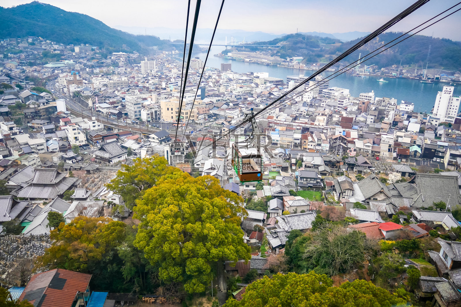 广岛尾道市的尖阁二山缆车。(日本)照片摄影图片