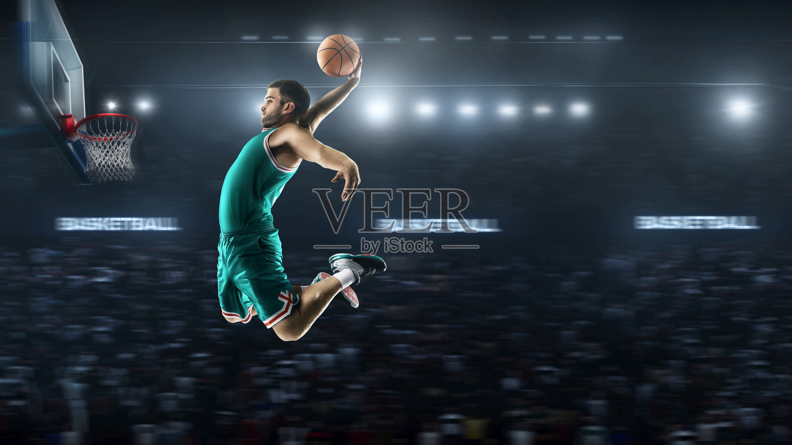一名篮球运动员在体育场全景中跳跃插画图片素材