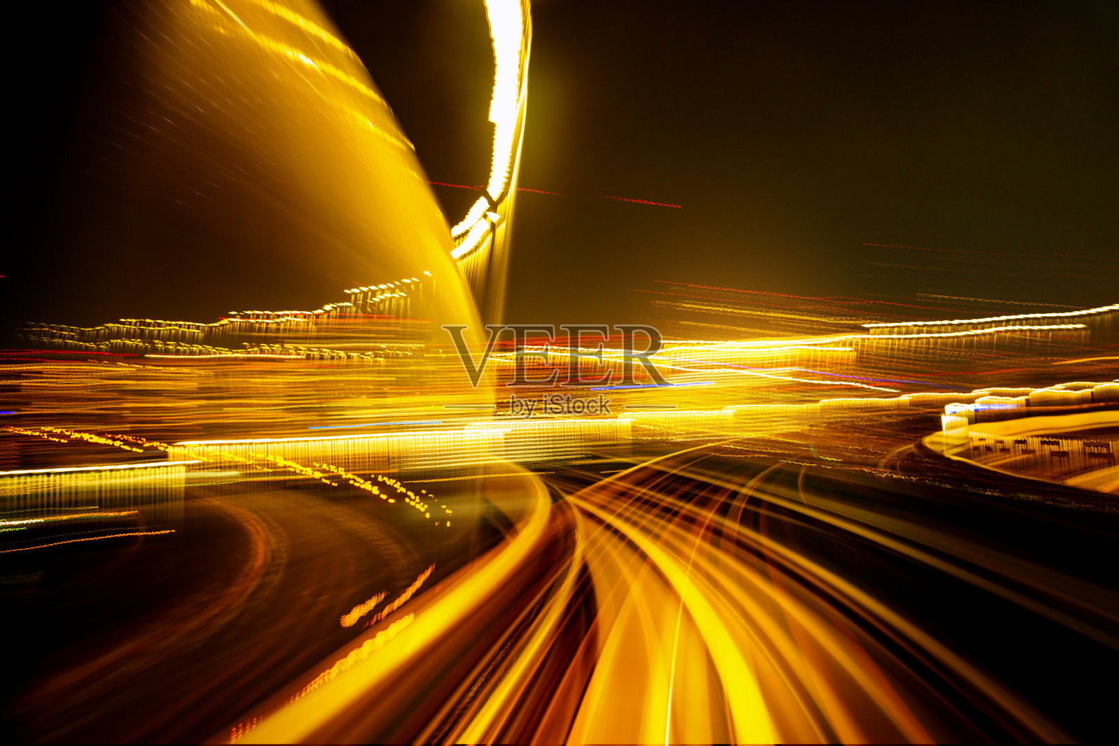 城市灯光下的速度运动照片摄影图片