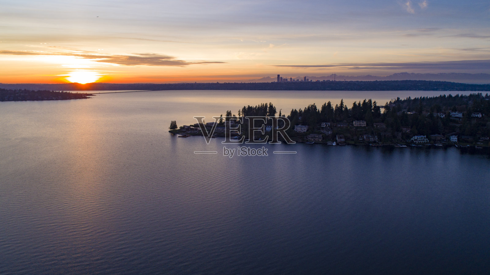 华盛顿湖日落国王县从贝尔维尤到西雅图照片摄影图片