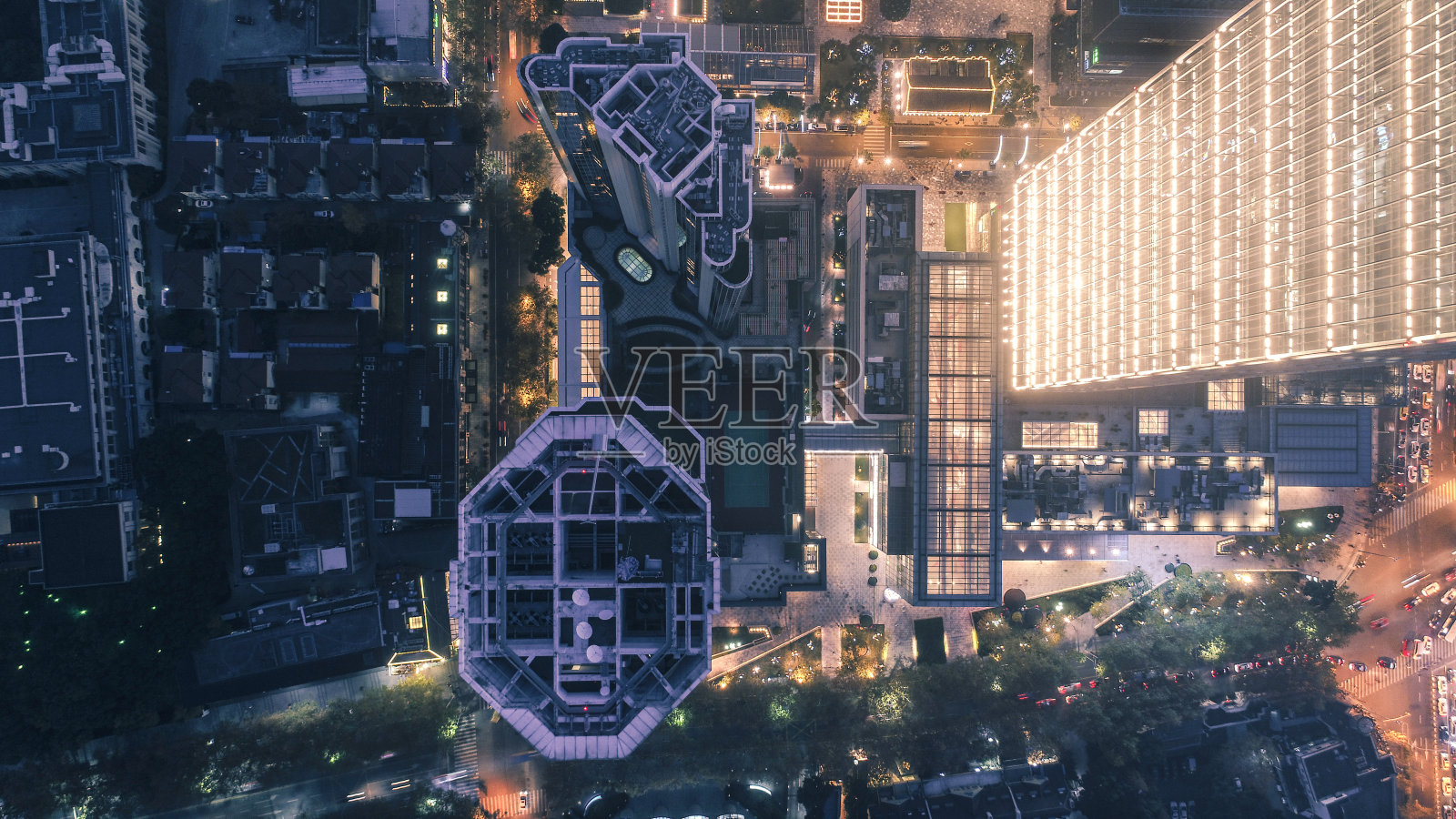 中国上海南京路商务区夜间鸟瞰图照片摄影图片