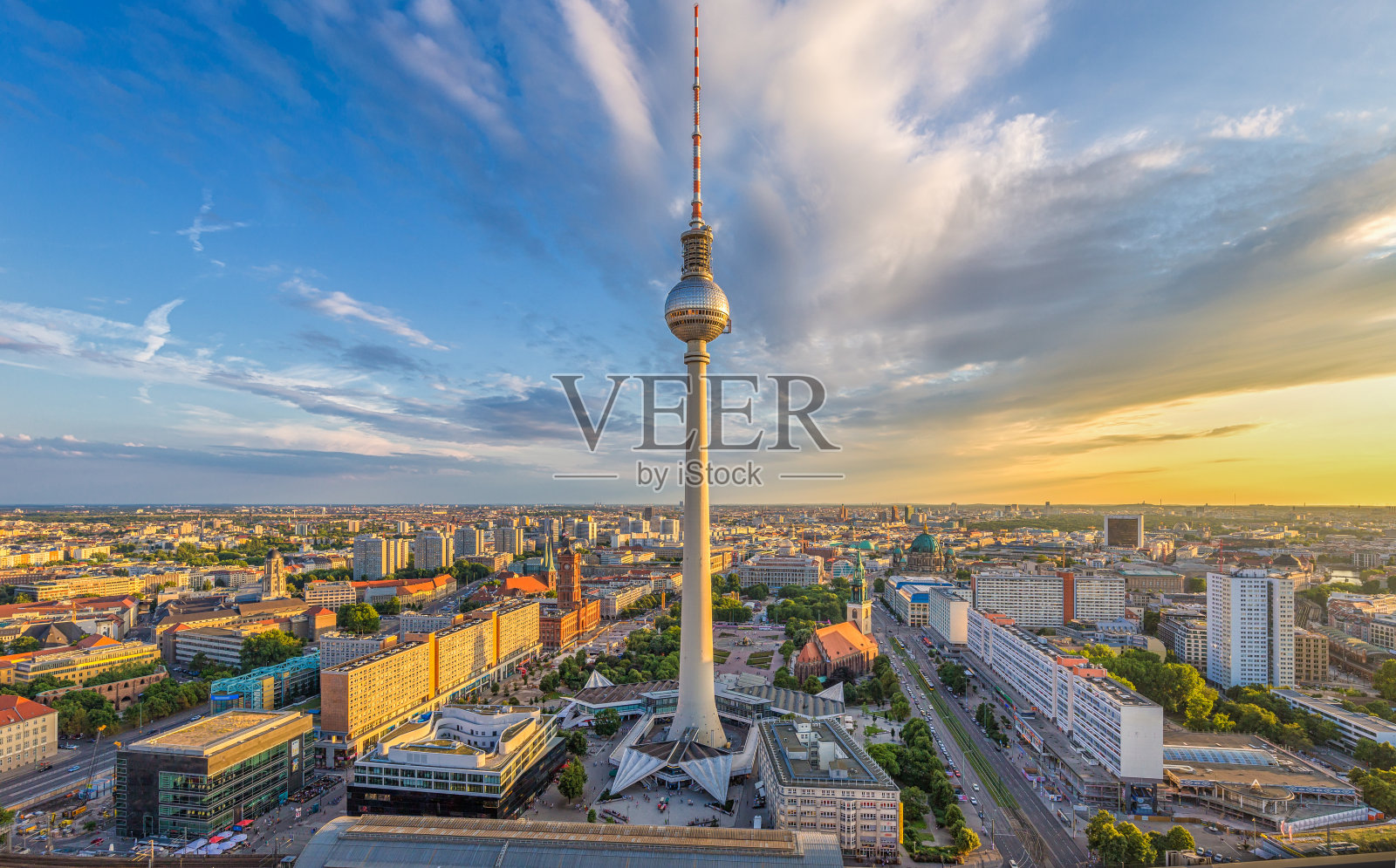 夕阳西下的柏林电视塔照片摄影图片