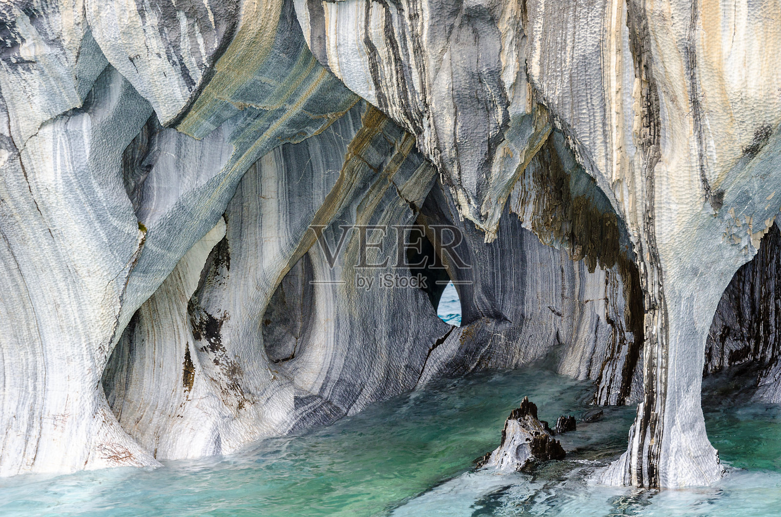 卡雷拉将军湖的大理石洞穴，智利，在Puerto里约热内卢Tranquilo附近照片摄影图片