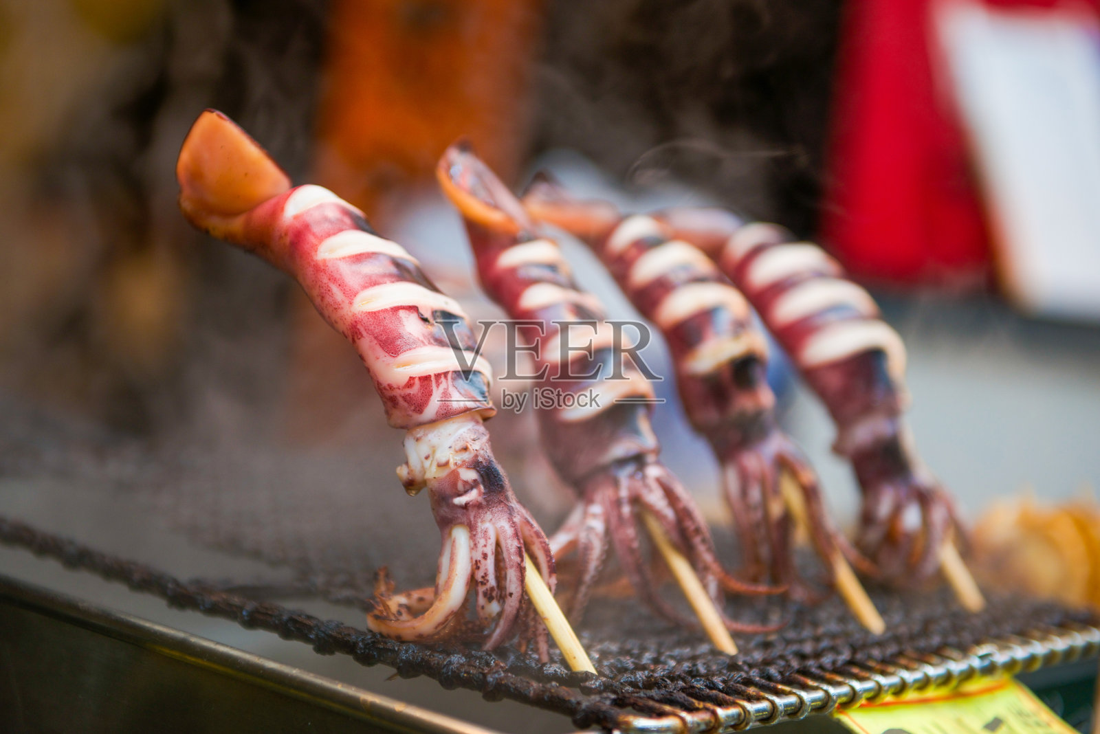 黑门市的美味烤鱿鱼照片摄影图片