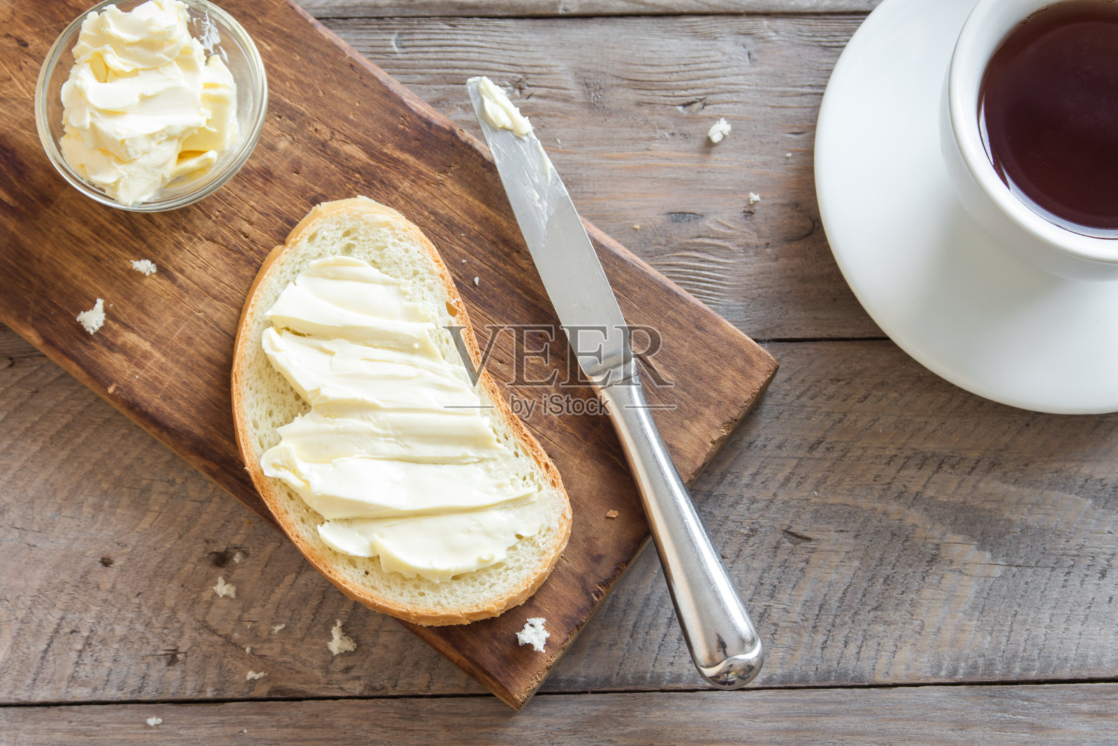 面包、黄油和咖啡照片摄影图片