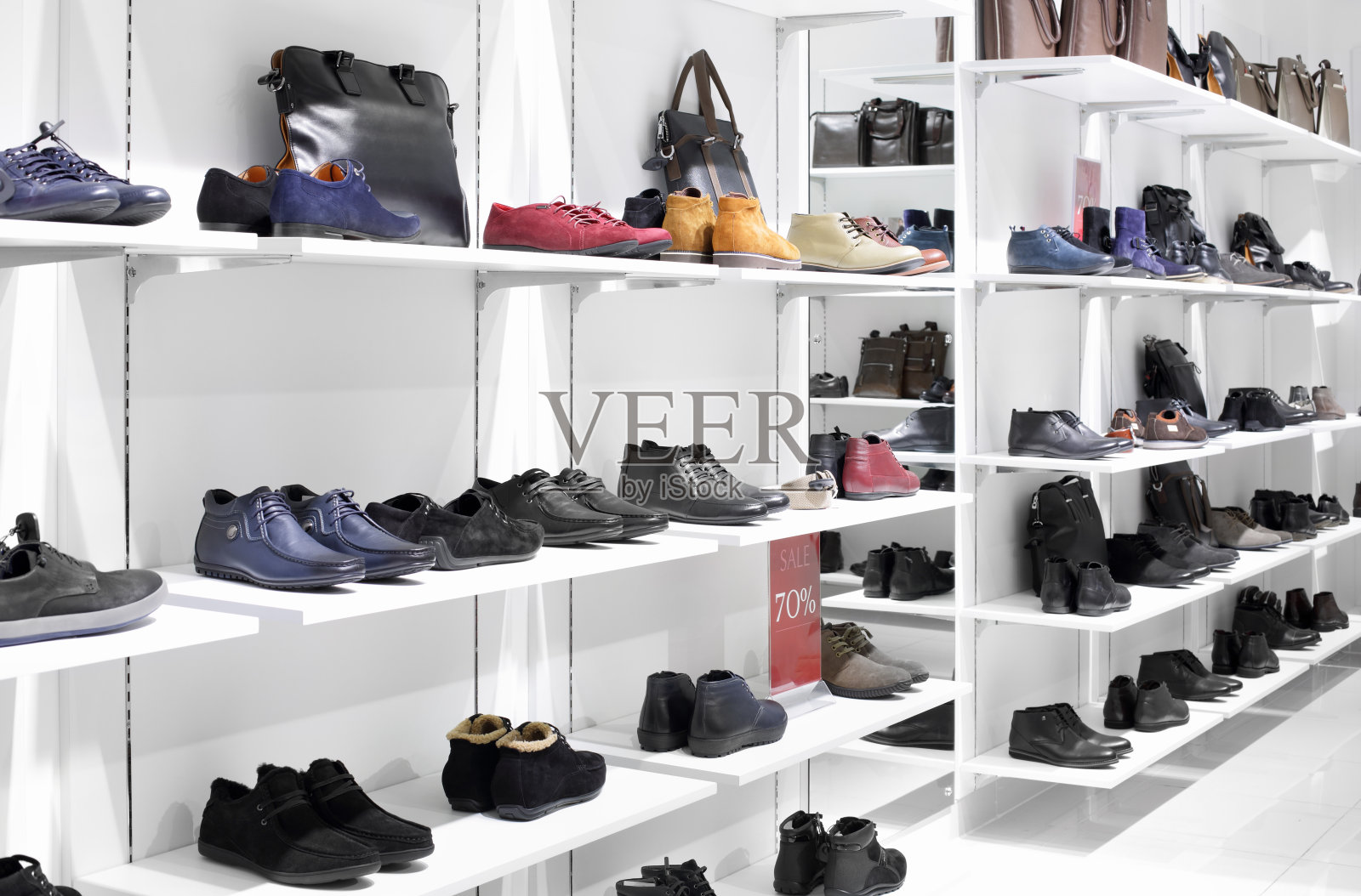 现代欧洲购物中心鞋店内部照片摄影图片