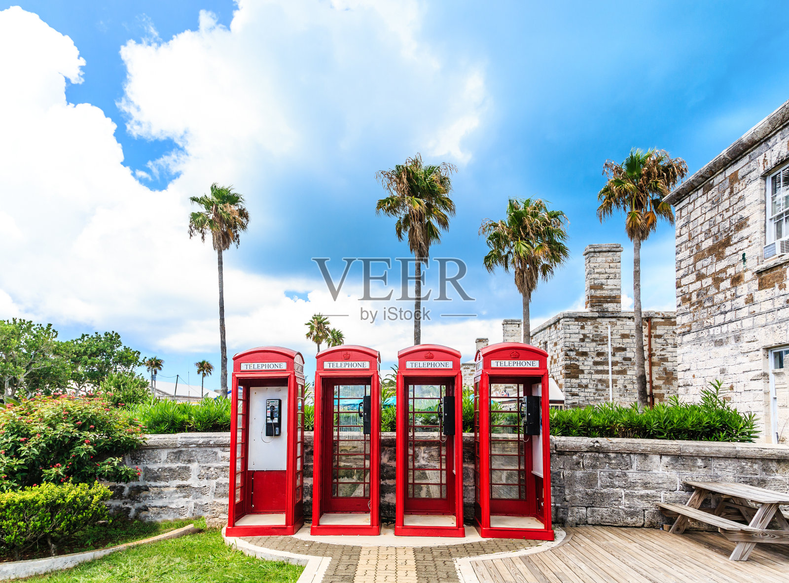 百慕大群岛上的四个英国电话亭照片摄影图片
