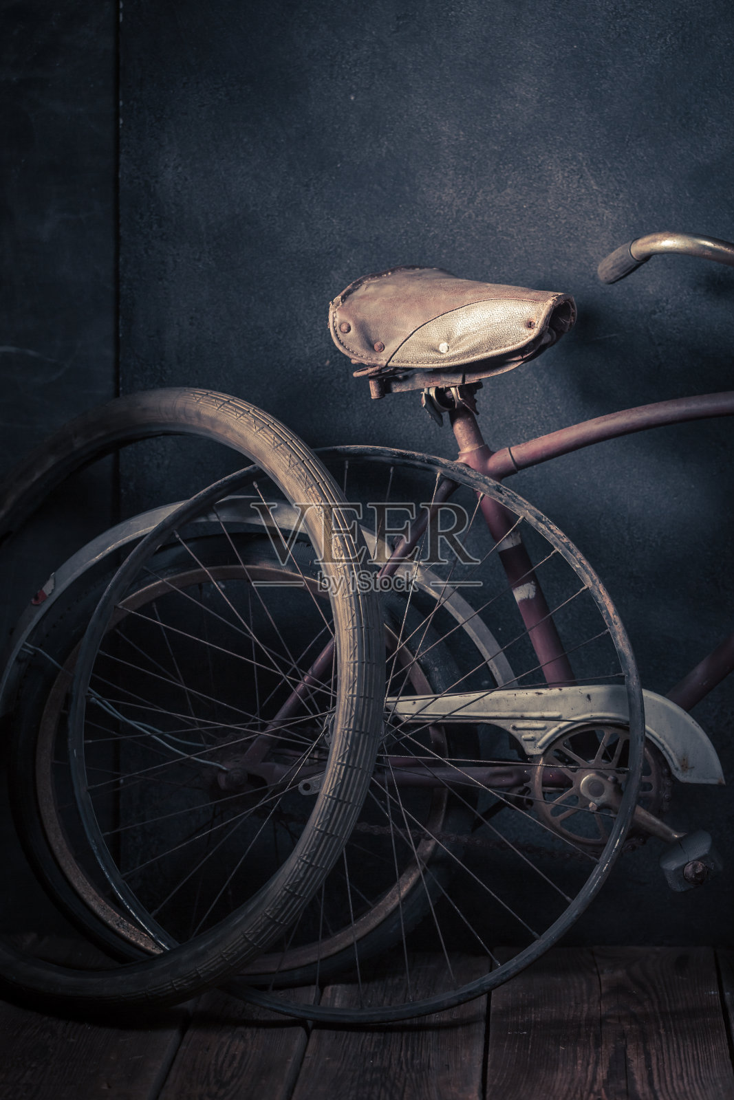 旧自行车修理服务与泵，橡胶补丁和胶水照片摄影图片