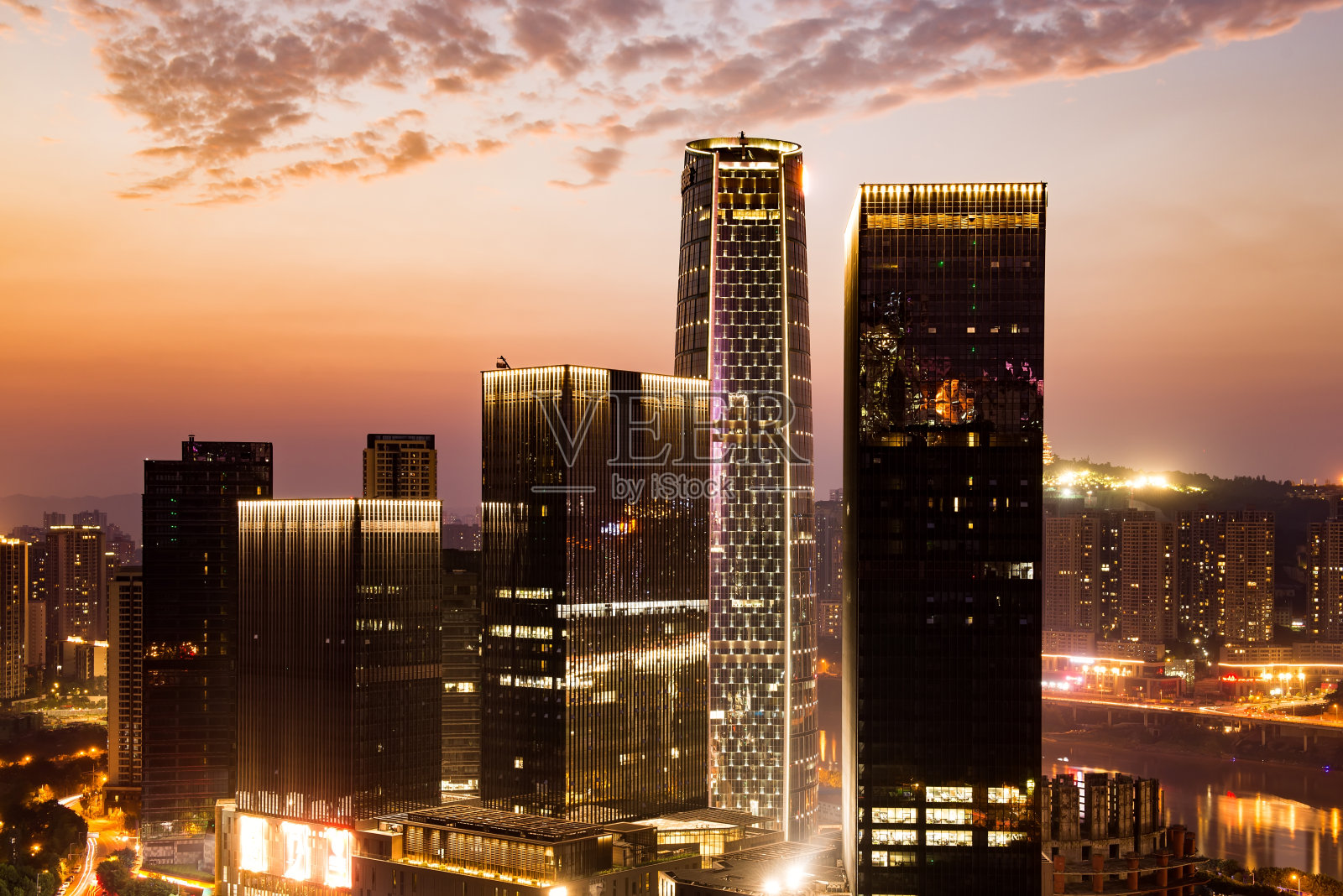 摩天大楼在日落时分照片摄影图片