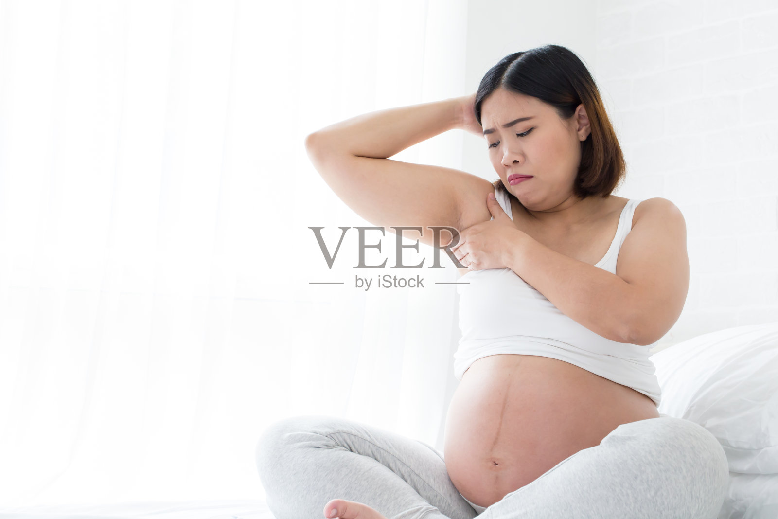 孕妇腋窝黑的问题照片摄影图片