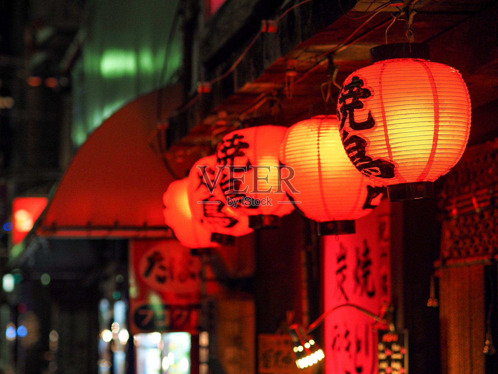 京都晚上的红灯笼照片摄影图片