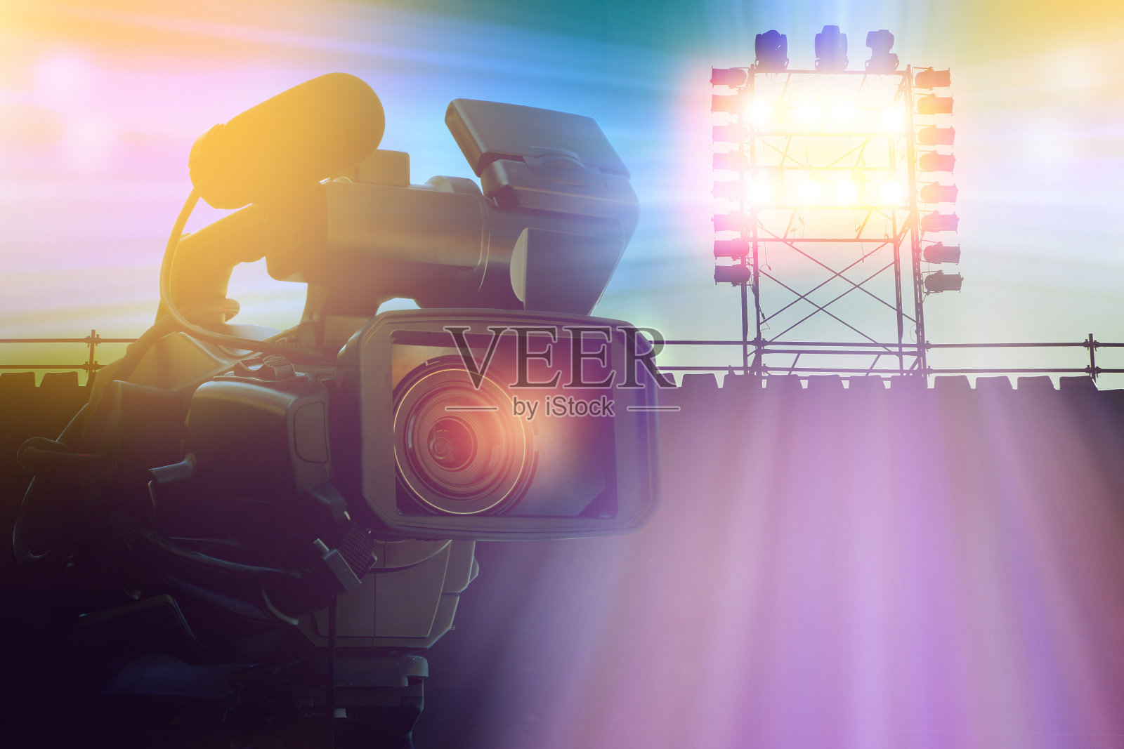 体育场里用于制作体育新闻或电视直播的摄像机照片摄影图片
