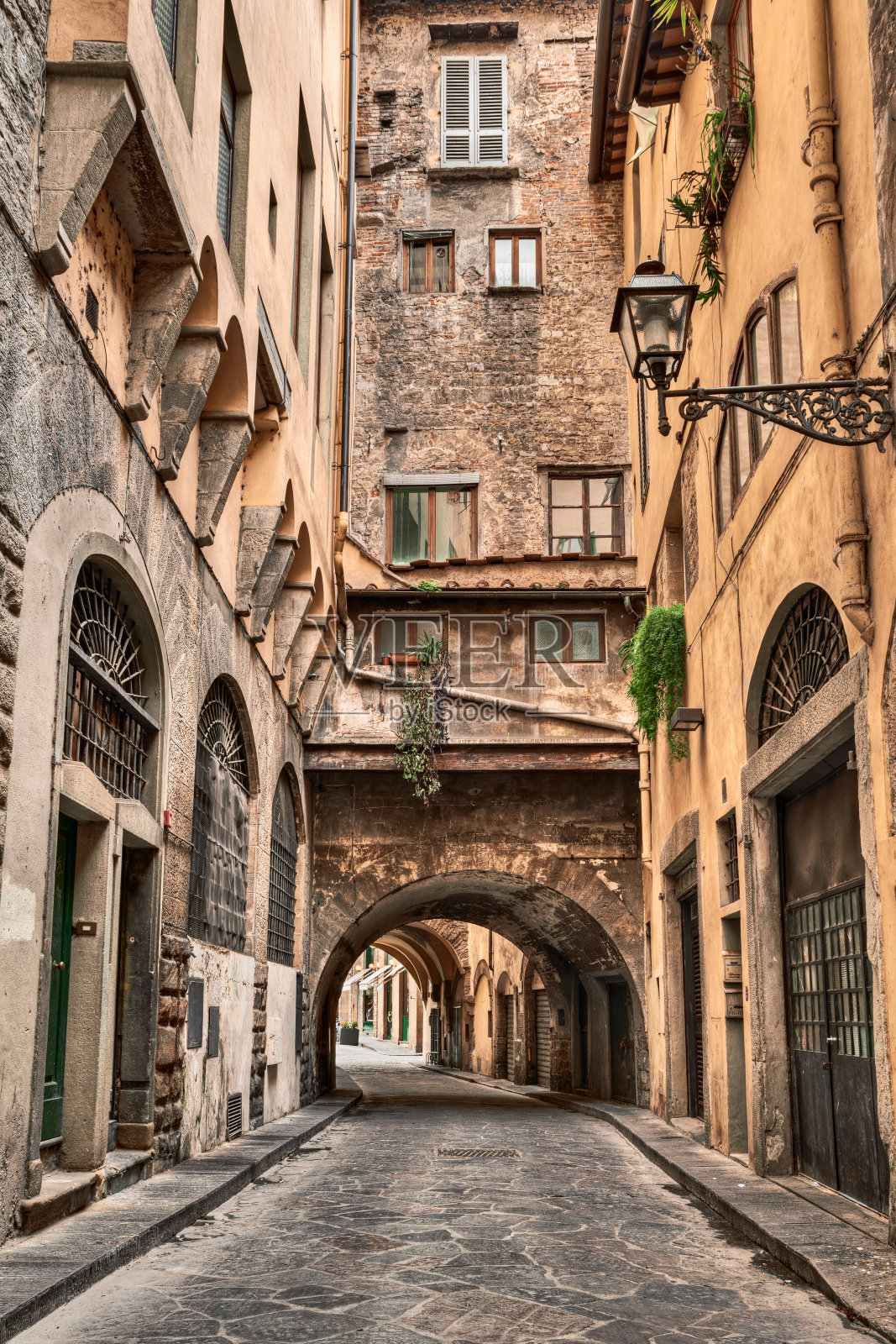 佛罗伦萨，托斯卡纳，意大利:老城区的小巷照片摄影图片
