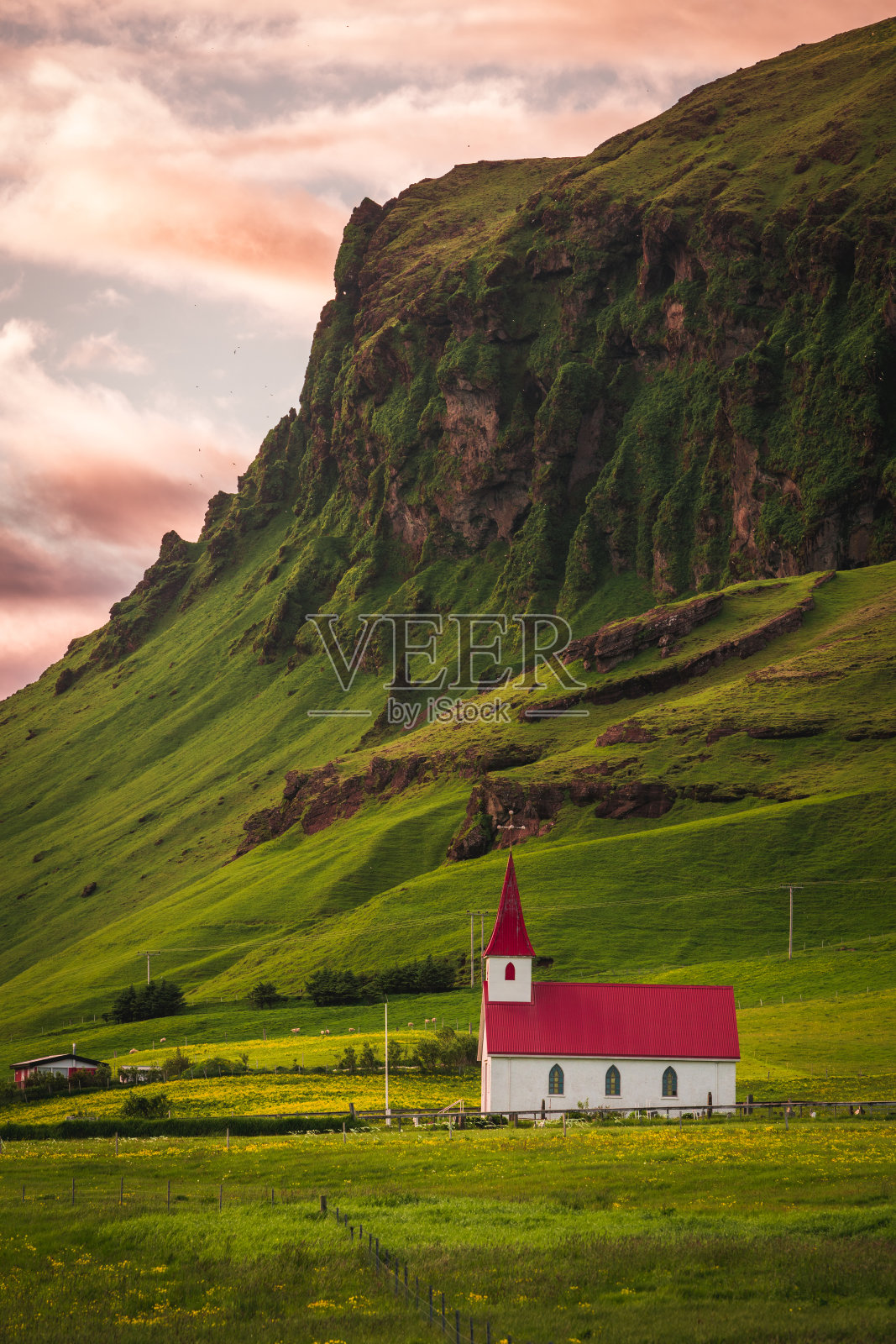 冰岛南部的Reyniskirkja教堂照片摄影图片