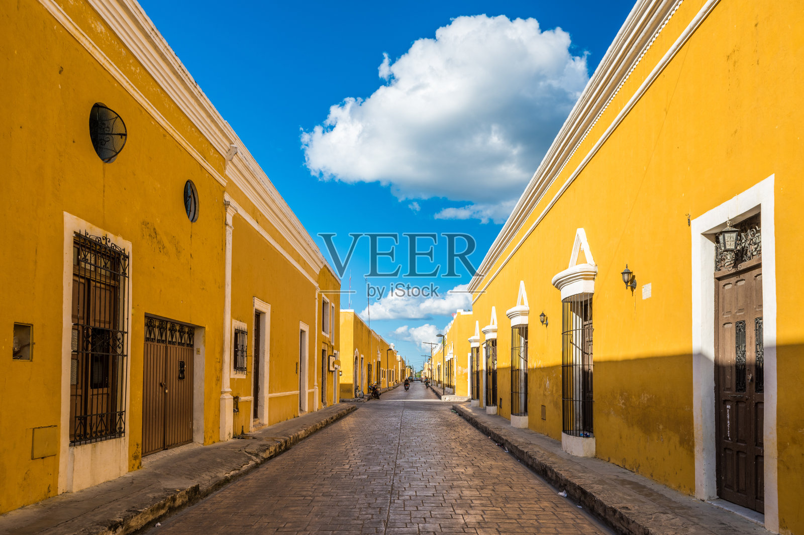 伊扎马尔，墨西哥尤卡坦半岛的黄色殖民城市照片摄影图片