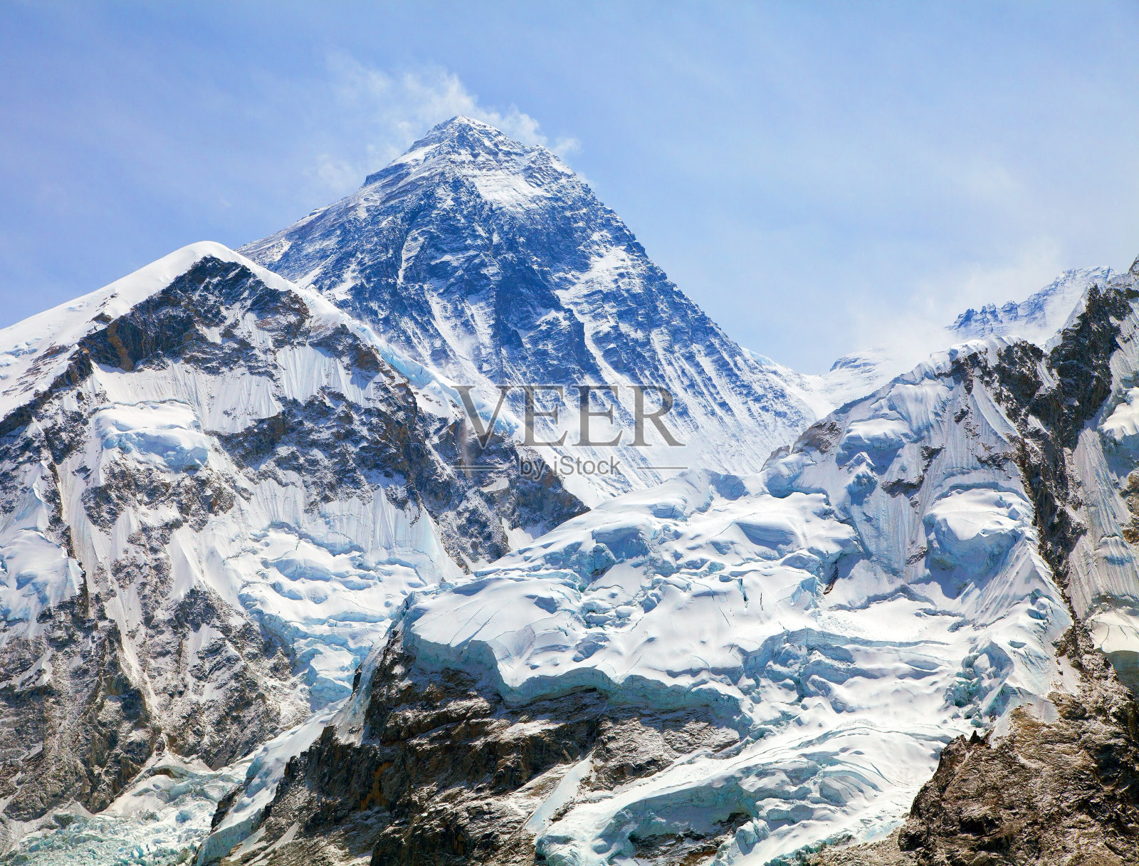 珠穆朗玛峰和卡拉帕特尔的云照片摄影图片