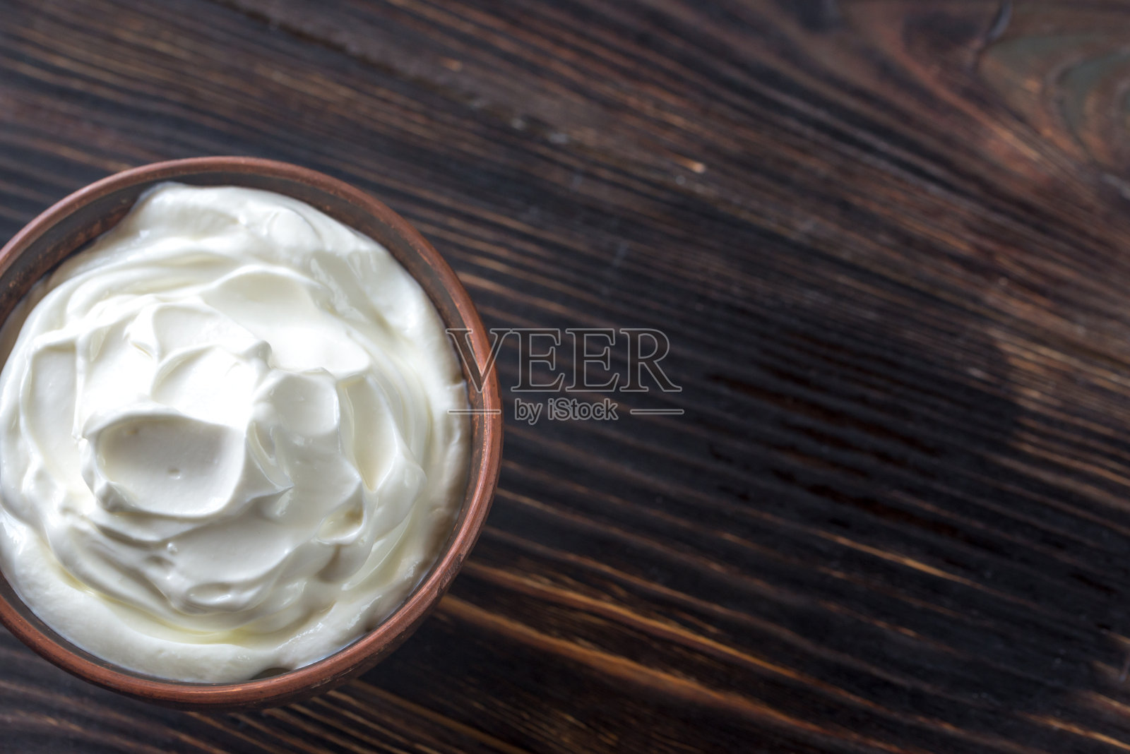 一碗希腊酸奶照片摄影图片