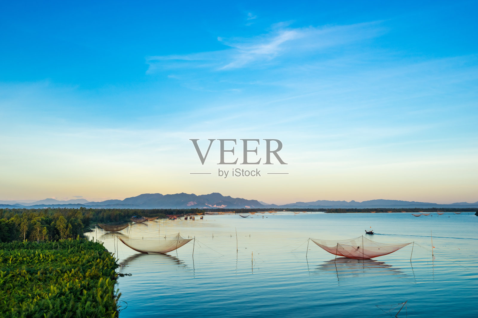 美丽的早晨在瓜岱海滩-越南海景照片摄影图片