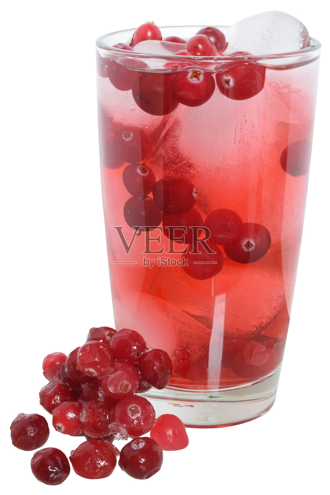 鸡尾酒与蔓越莓汁和冰块分离照片摄影图片