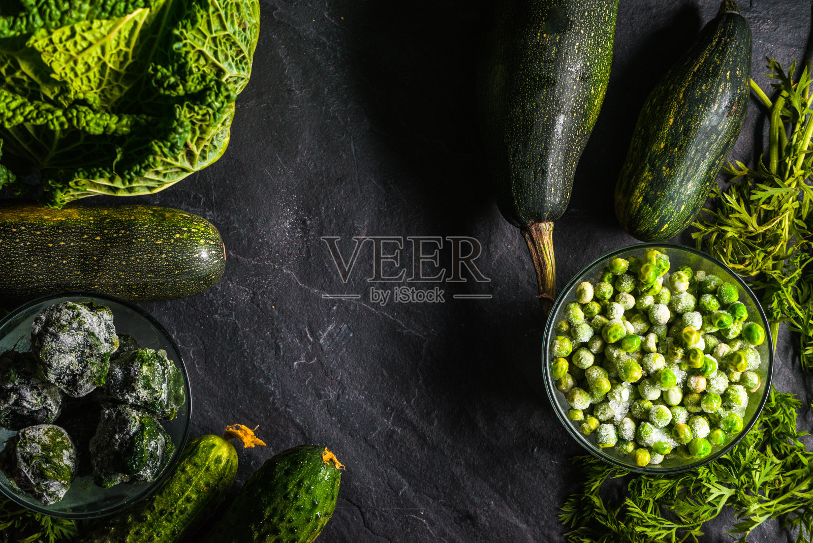 绿色蔬菜框架，黄瓜，白菜自由空间照片摄影图片