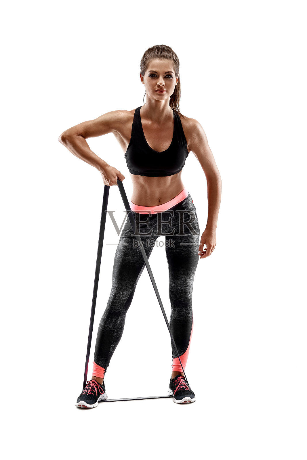 女性锻炼健身阻力带在工作室剪影孤立在白色背景照片摄影图片