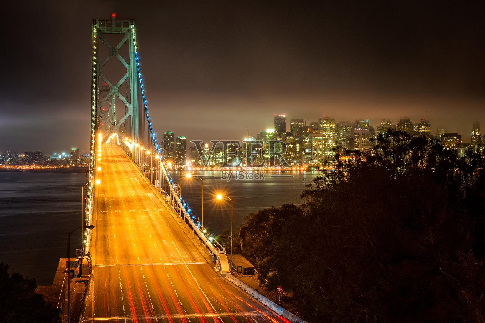 旧金山海湾大桥和天际线照片摄影图片